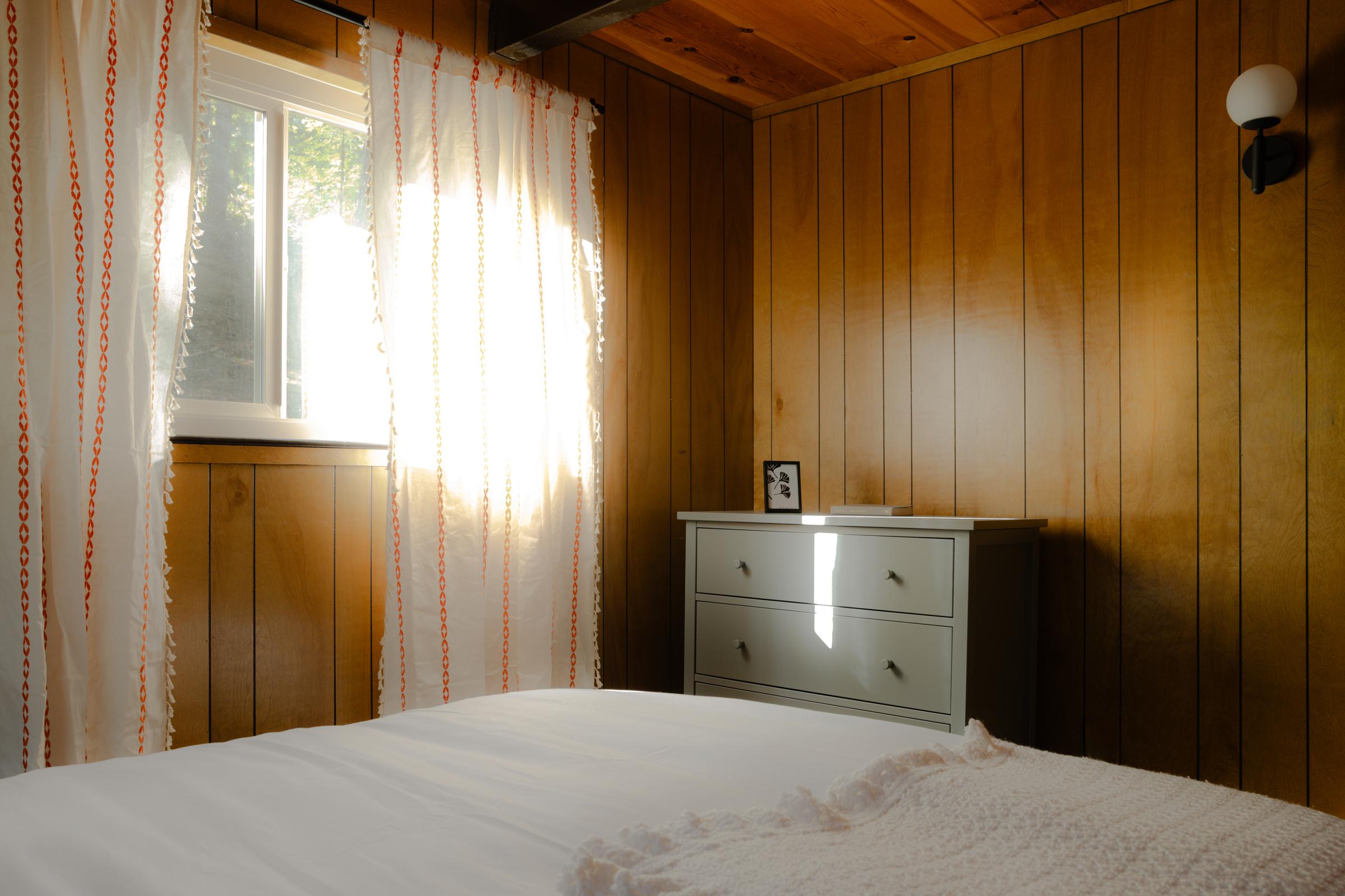Queen bedroom 2