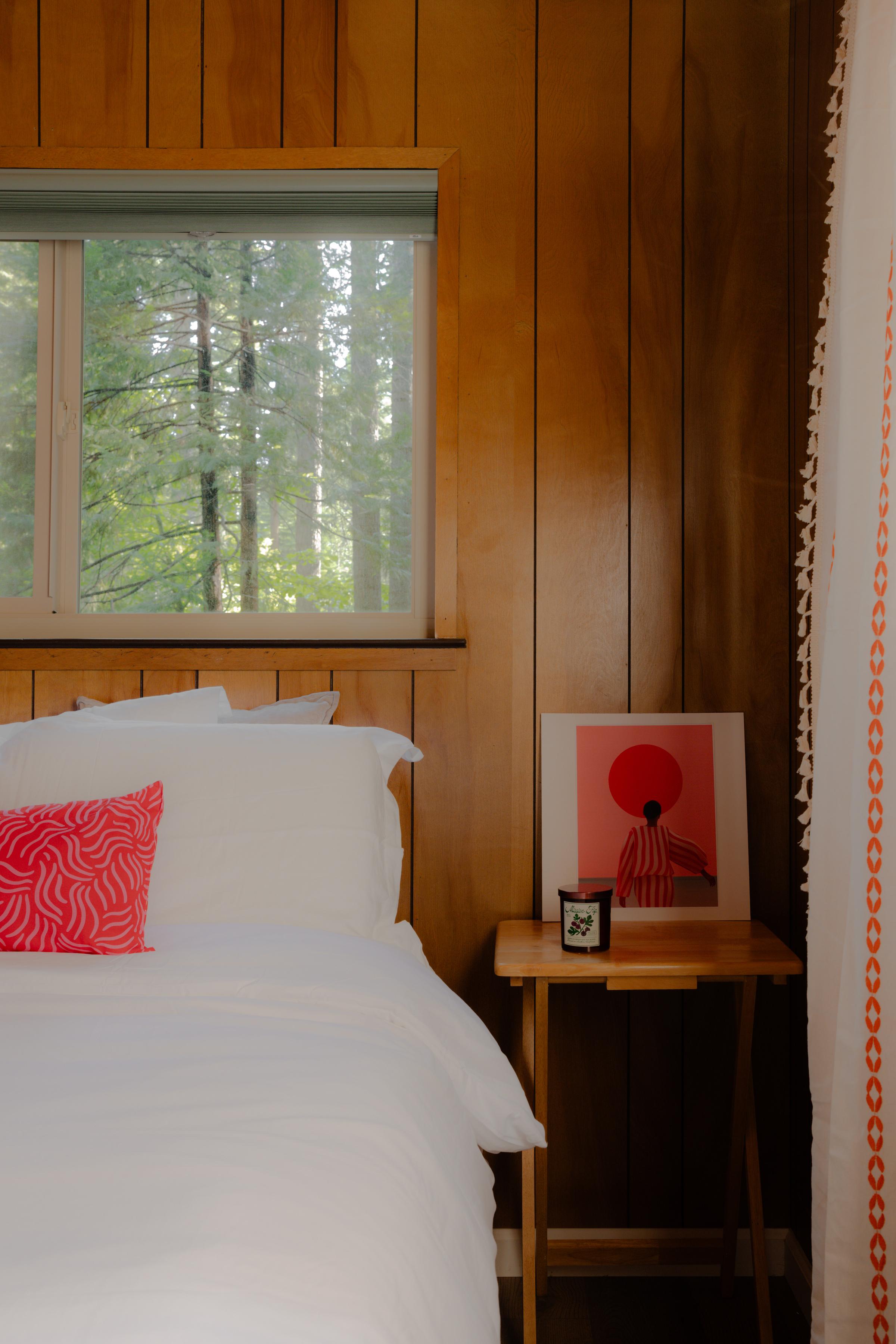 Queen bedroom detail